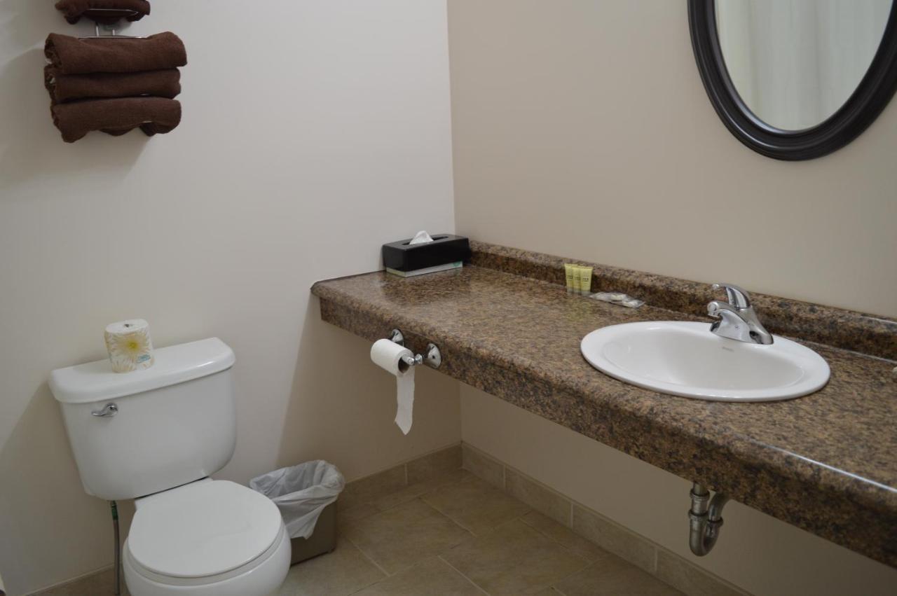 Auberge Macdonald Guest Inn Iroquois Falls Kültér fotó