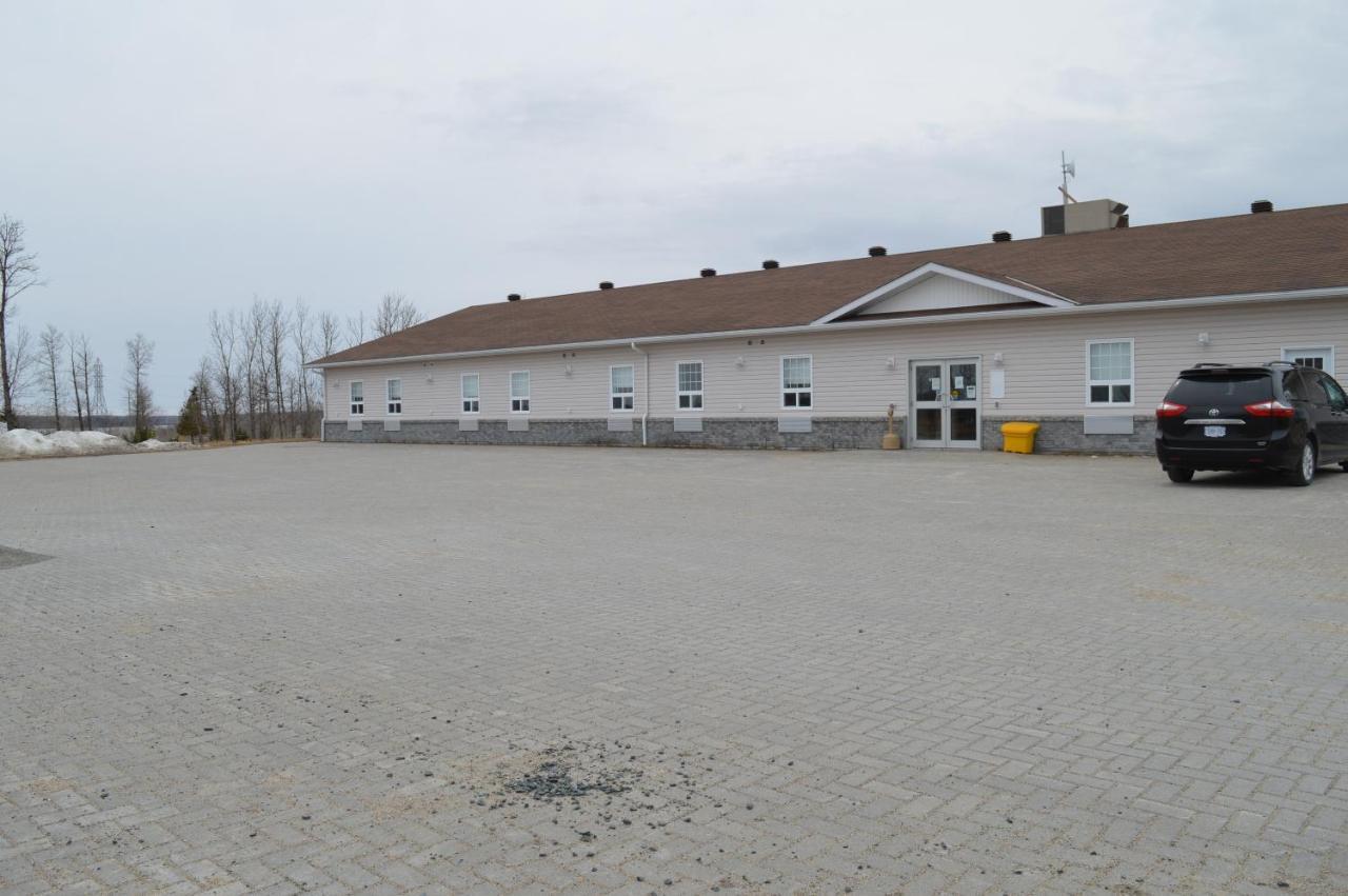 Auberge Macdonald Guest Inn Iroquois Falls Kültér fotó