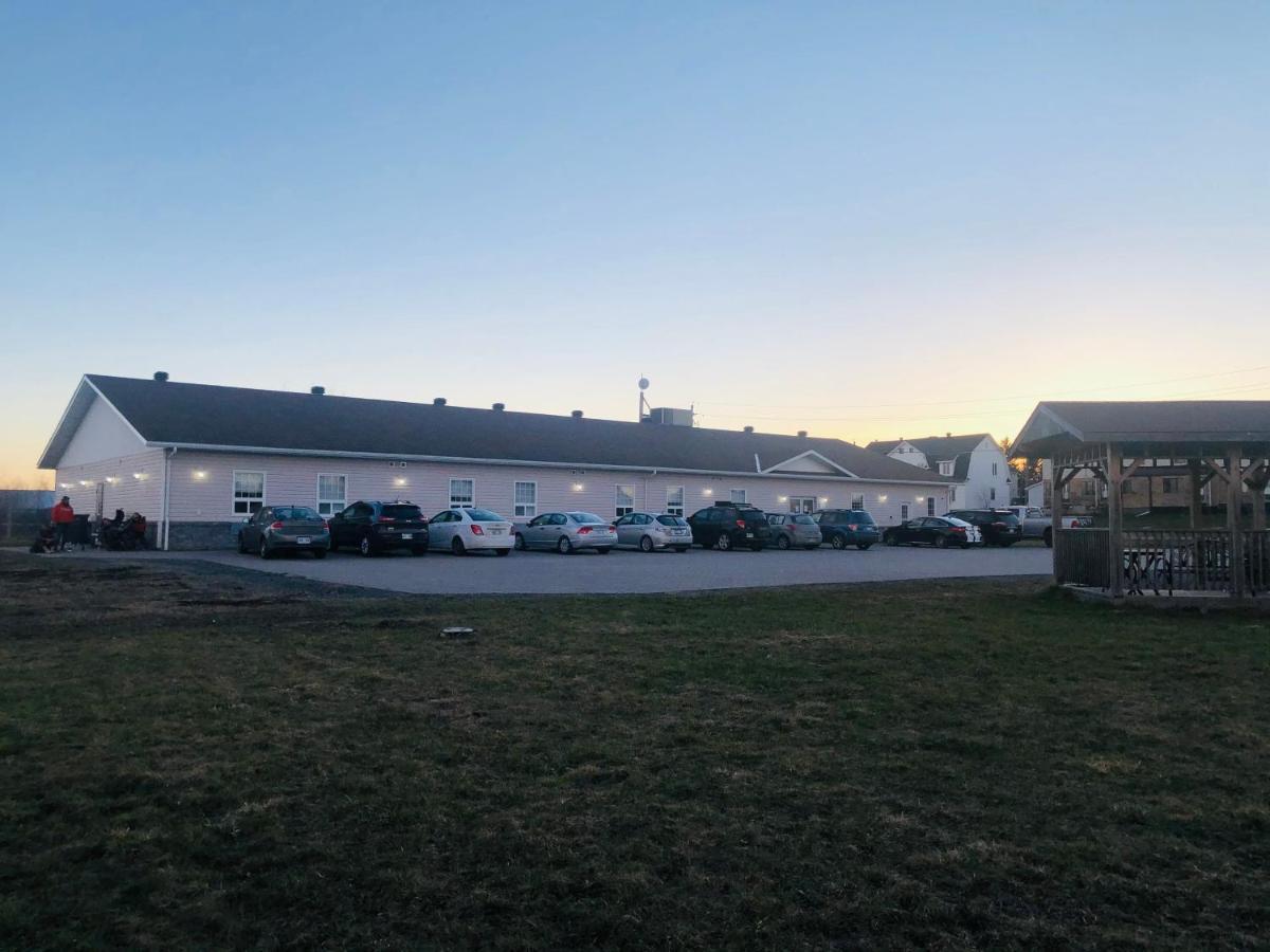 Auberge Macdonald Guest Inn Iroquois Falls Kültér fotó